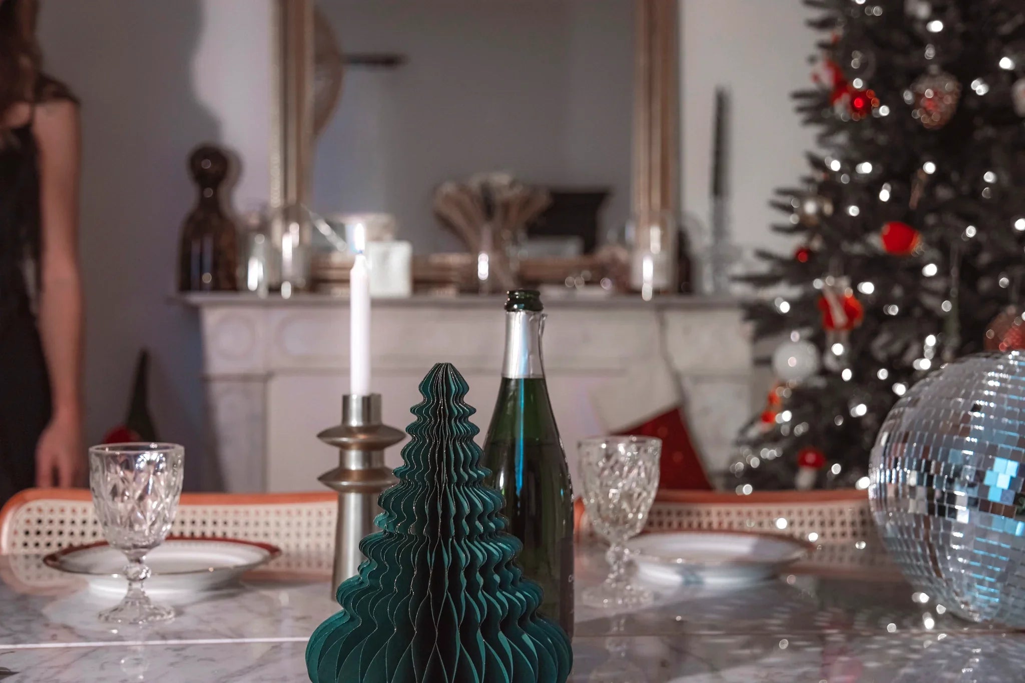 Les fêtes selon myCompañero : lumière, audace et silhouettes qui captent le moment