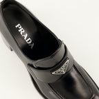 Loafer Mocassins à talon Prada Schwarz Femme