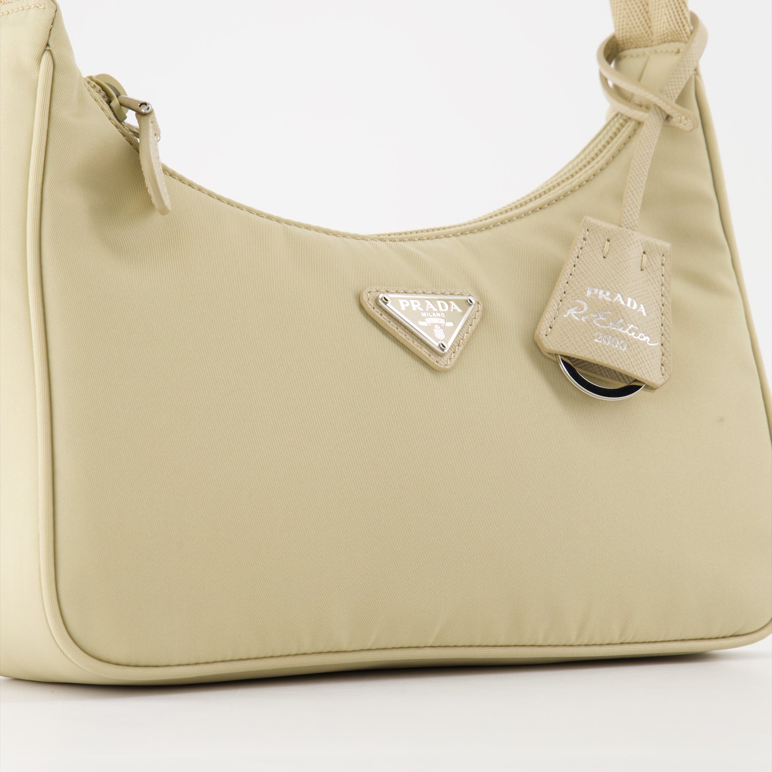 Sacs à main et épaule Sac Re-Edition 2000 Prada Beige Femme