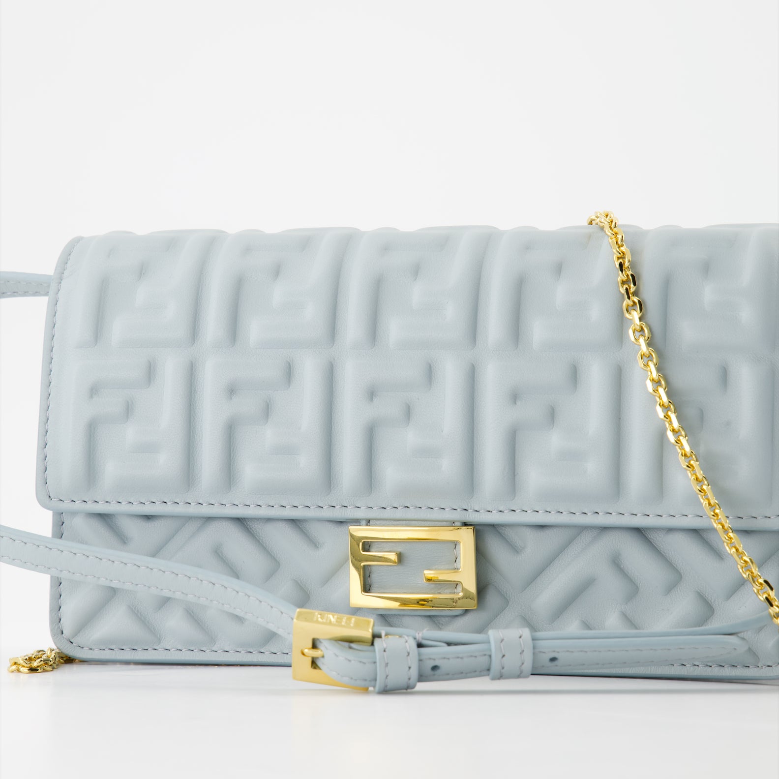 Crossbody bags Portefeuille à chaîne Baguette Fendi Blue Femme