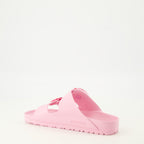 Imagen de las chanclas Arizona Big Buckle de la marca Birkenstock para Mujer - Temporada Otoño-Invierno 2025 - Vista tres cuartos trasera derecha