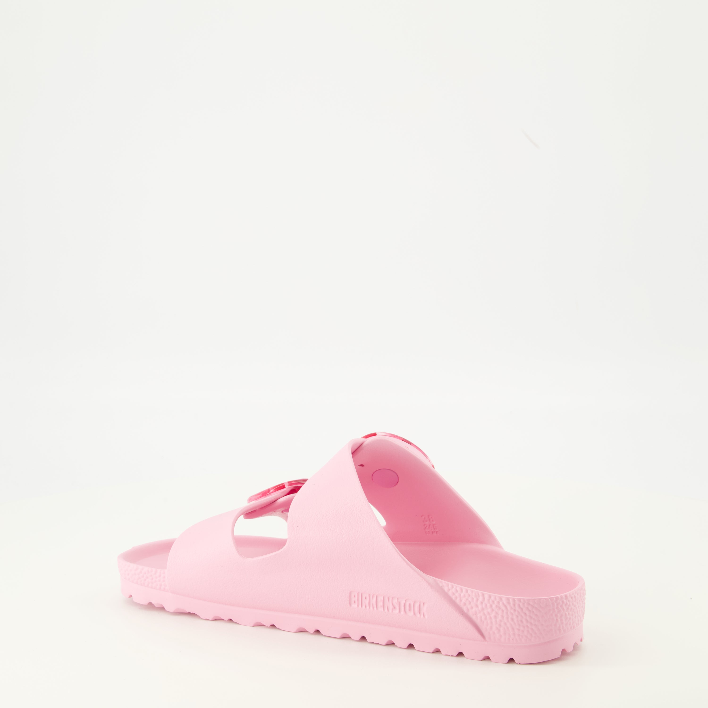 Imagem das sandálias Arizona Big Buckle da marca Birkenstock para Mulheres - Temporada Outono-Inverno 2025 - Vista traseira três quartos direita