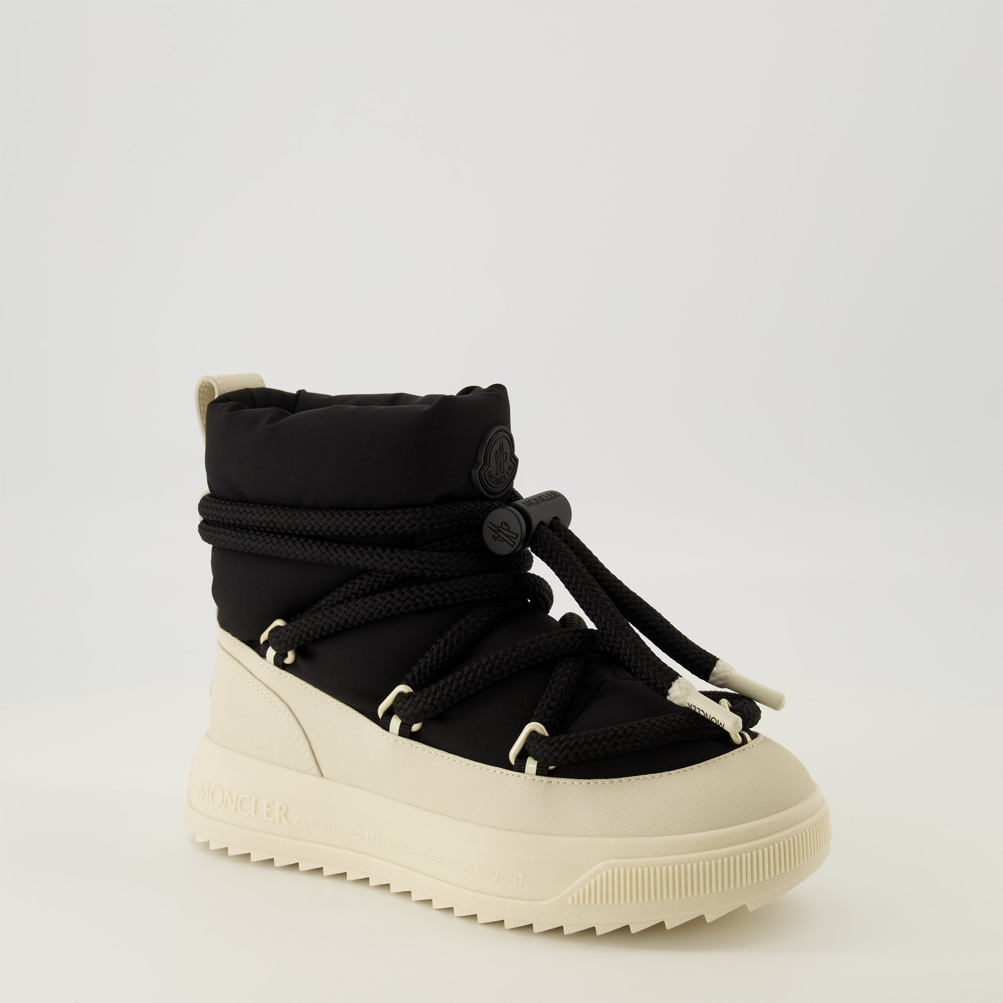 Image of the Moncler brand Altive Mid snow boots for Women - Autumn-Winter 2025 Season - Three-quarter front right view