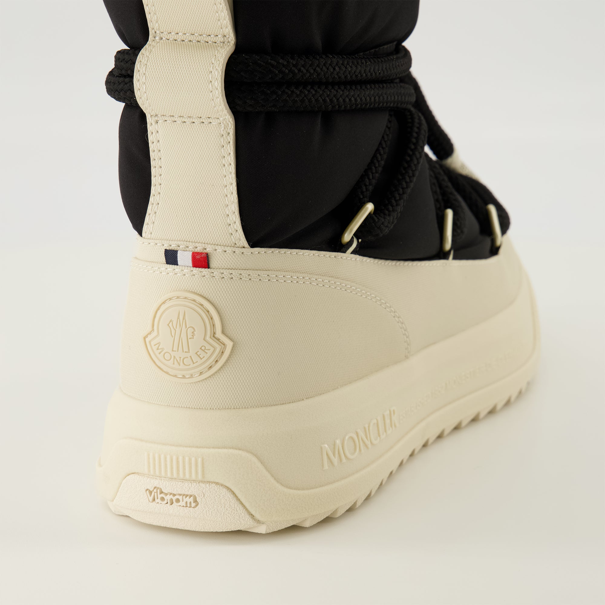 Image of the Moncler Altive Mid Snow Boots for Men - Autumn-Winter 2025 Season - Back View