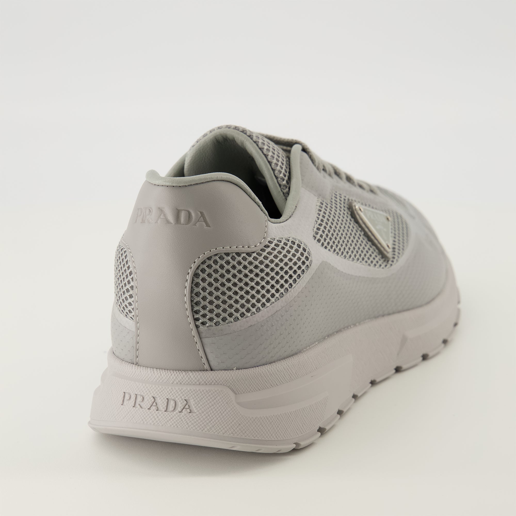 Image de l'article Baskets Prax 2.0 de la marque Prada pour Homme - Saison Automne-Hiver 2025 - Vue arrière