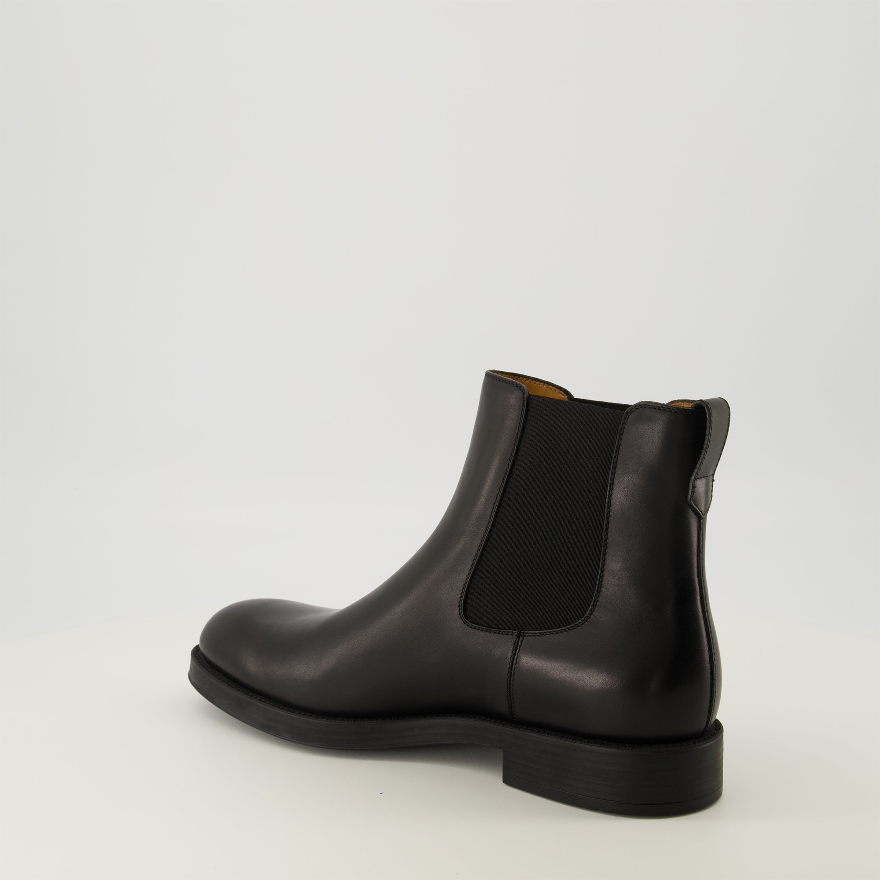 Image de l'article Bottines en cuir de la marque Tod's pour Homme - Saison Automne-Hiver 2025 - Vue trois quarts arrière droite