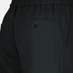 Bild der schwarzen Hose der Marke Ami PARIS für Herren - Herbst-Winter-Saison 2025 - Detaillierte Ansicht_1
