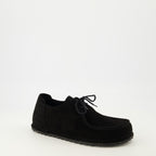 Immagine dei mocassini Utti Lace neri del marchio Birkenstock per uomo - Stagione Autunno-Inverno 2025 - Vista tre quarti anteriore destra