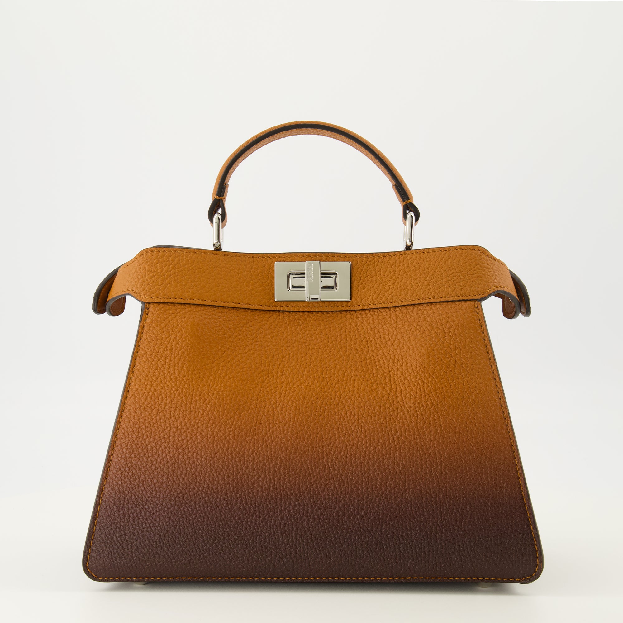Image de l'article Peekaboo ISeeU Small de la marque Fendi pour Femme - Saison Automne-Hiver 2025 - Vue de Face