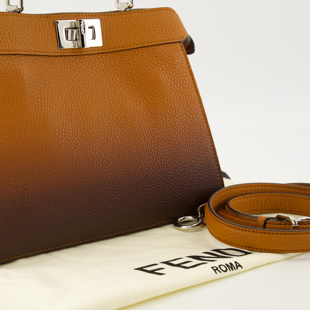 Image de l'article Peekaboo ISeeU Small de la marque Fendi pour Femme - Saison Automne-Hiver 2025 - Vue détaillée_2