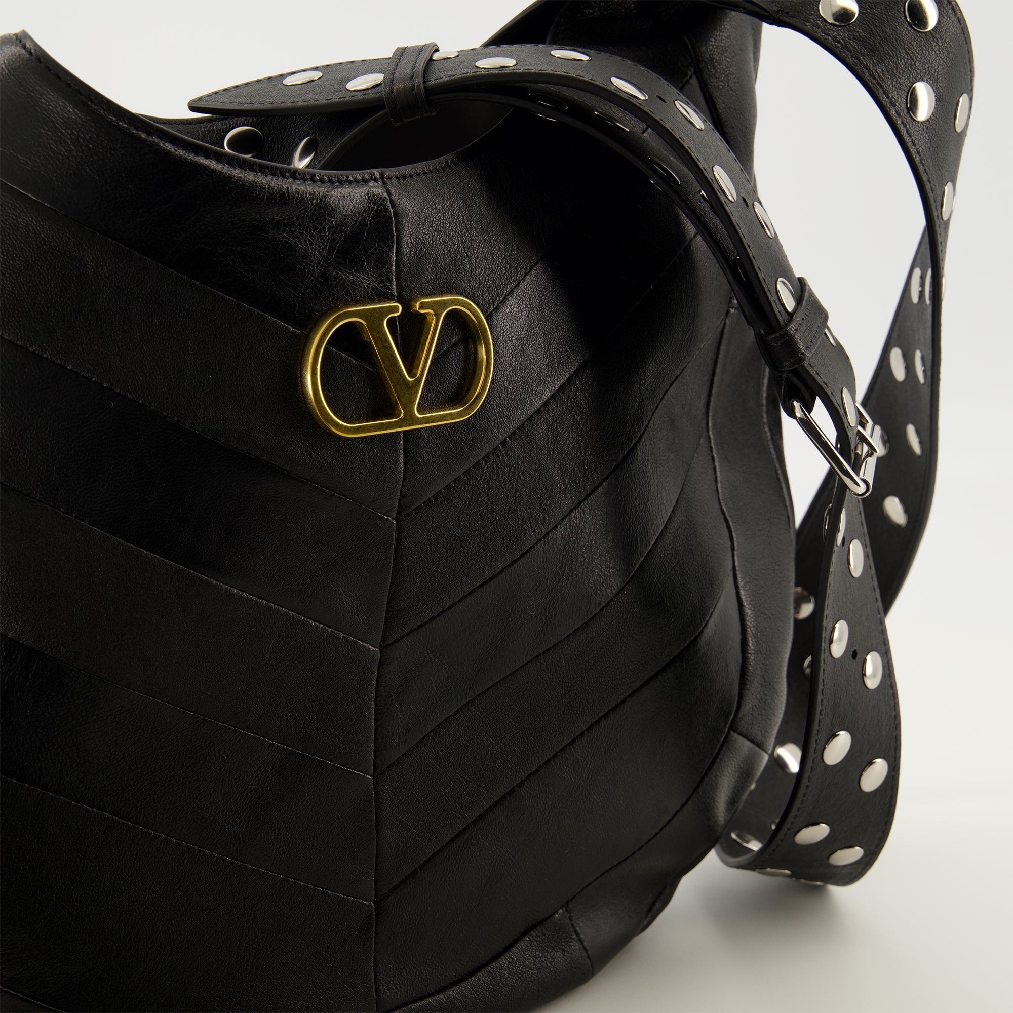 Image de l'article Sac Hoboho de la marque Valentino Garavani pour Femme - Saison Automne-Hiver 2025 - Vue détaillée_3