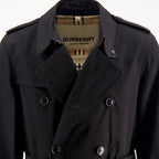 Immagine del trench lungo nero Heritage di Burberry per Uomo - Collezione Primavera-Estate 2026 - Vista Dettagliata 2