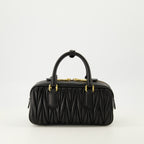 Imagen del bolso Arcadie de Miu Miu para Mujer - Temporada Primavera-Verano 2026 - Vista Trasera