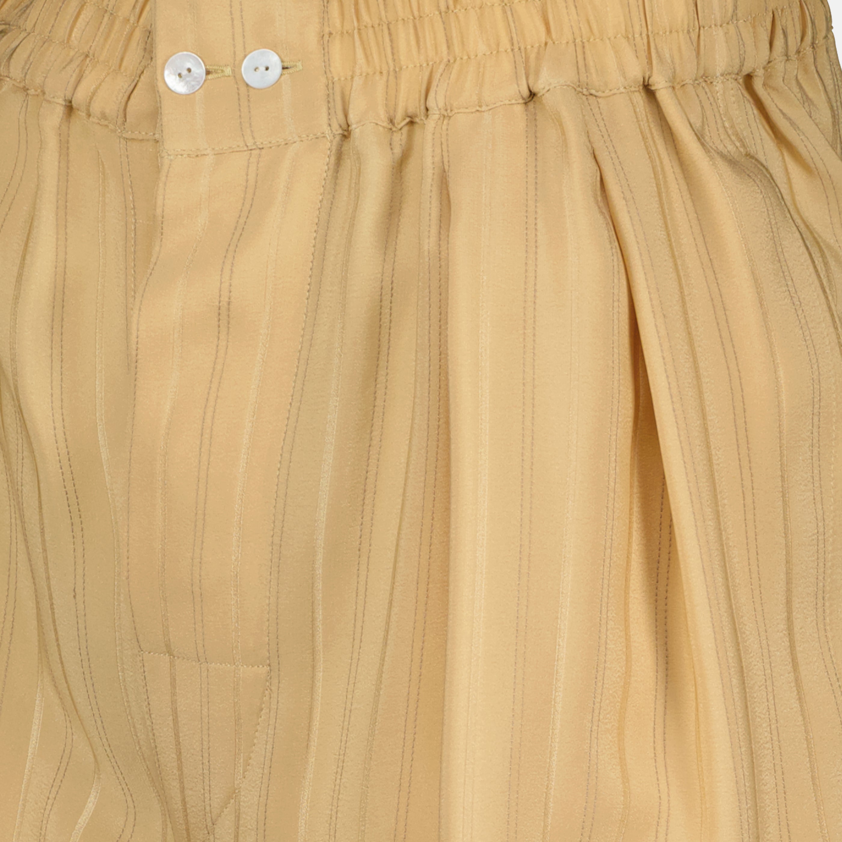 Image de l'article Short de pyjama en soie beige de la marque Saint Laurent pour Homme - Saison Printemps-Été 2026 - Vue détaillée_2