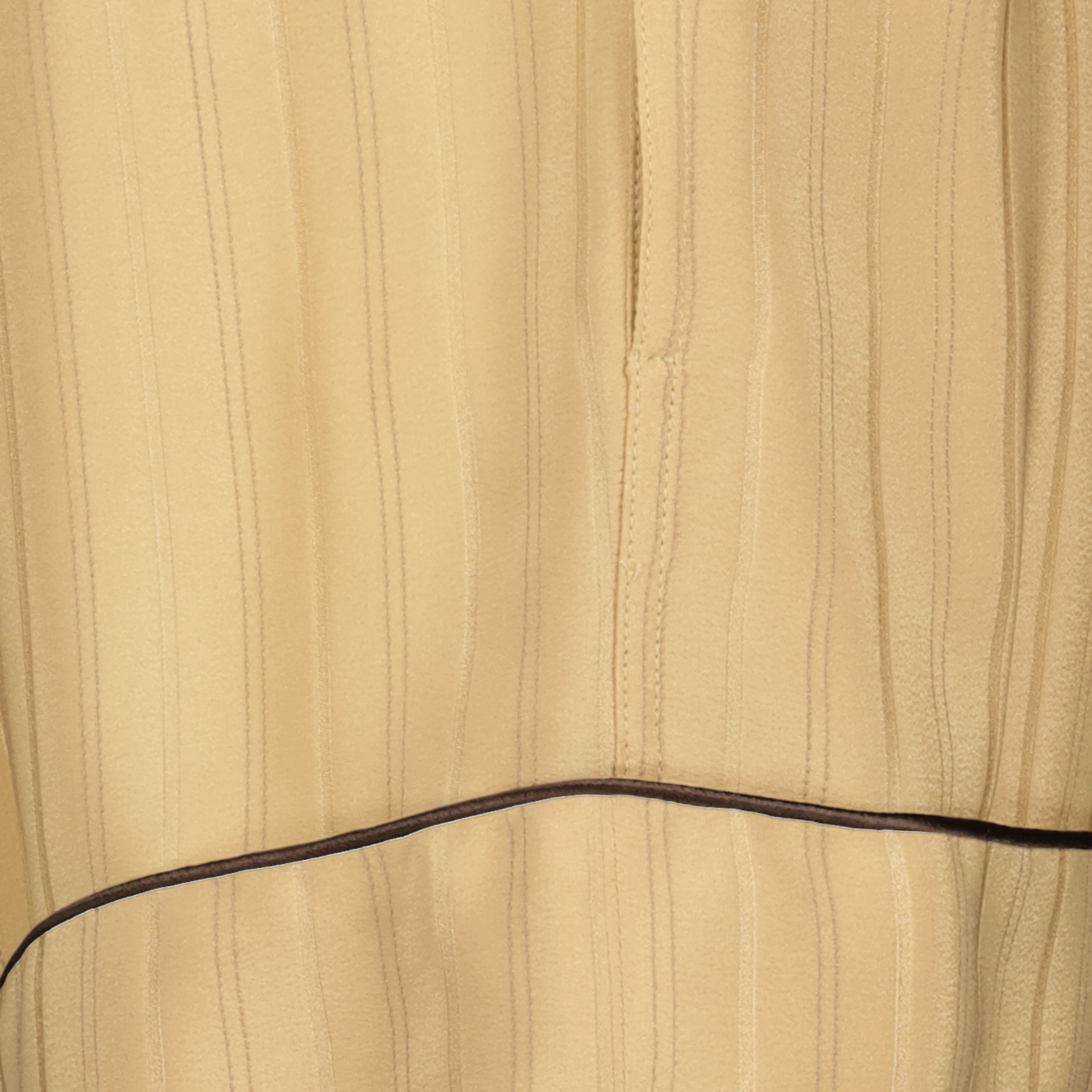 Image de l'article Short de pyjama en soie beige de la marque Saint Laurent pour Homme - Saison Printemps-Été 2026 - Vue détaillée_1