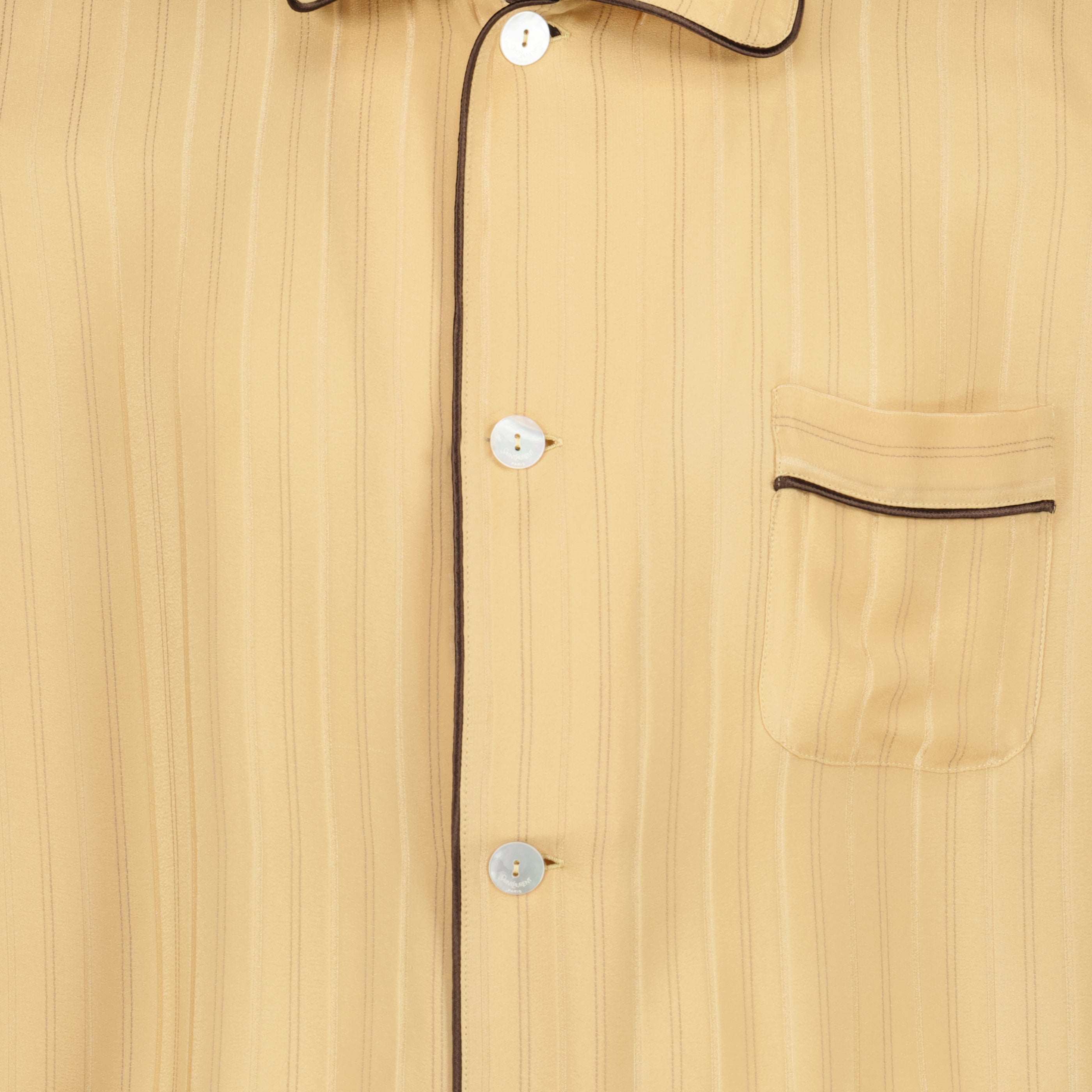 Image de l'article Haut de pyjama en soie beige de la marque Saint Laurent pour Homme - Saison Printemps-Été 2026 - Vue détaillée_2