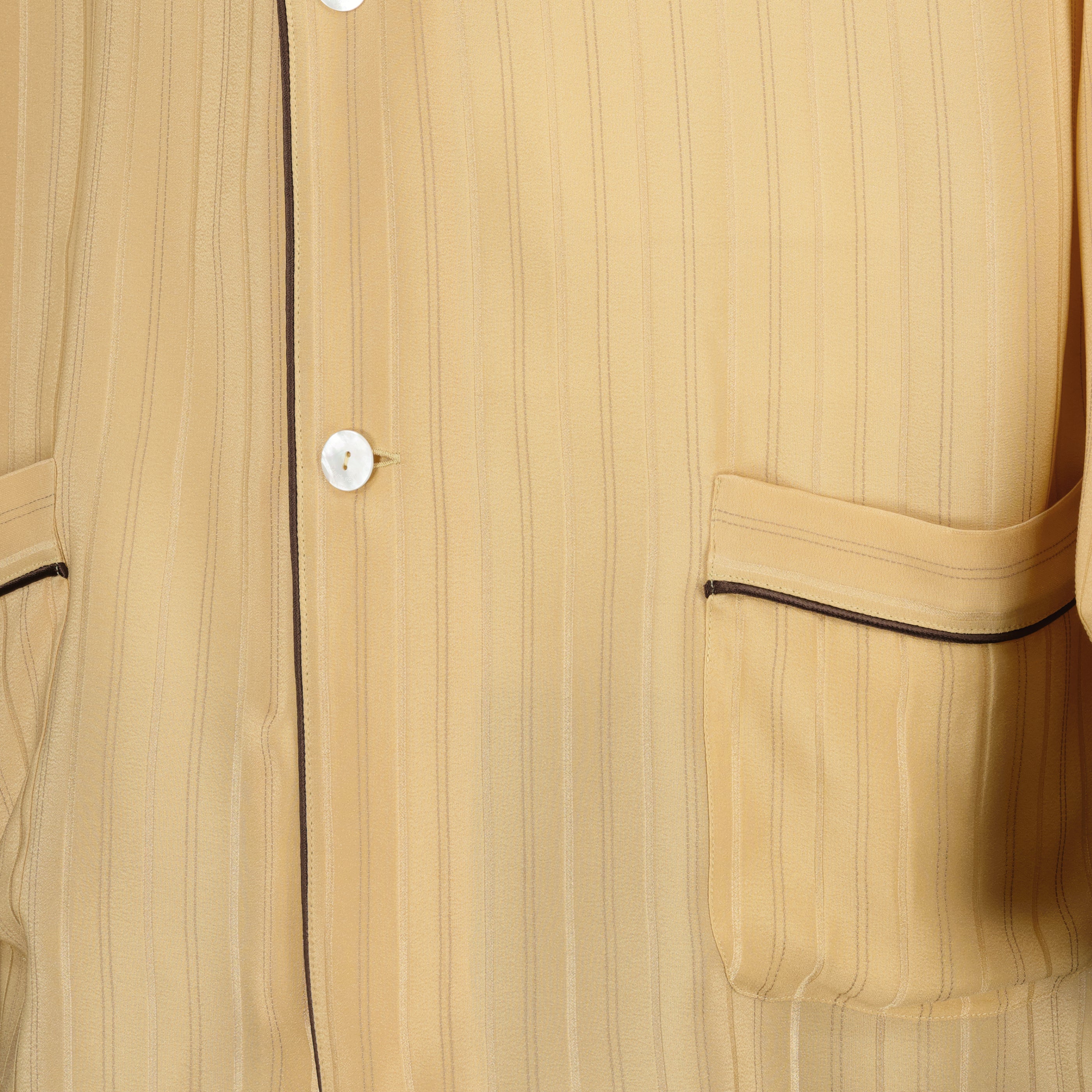 Image de l'article Haut de pyjama en soie beige de la marque Saint Laurent pour Homme - Saison Printemps-Été 2026 - Vue détaillée_1