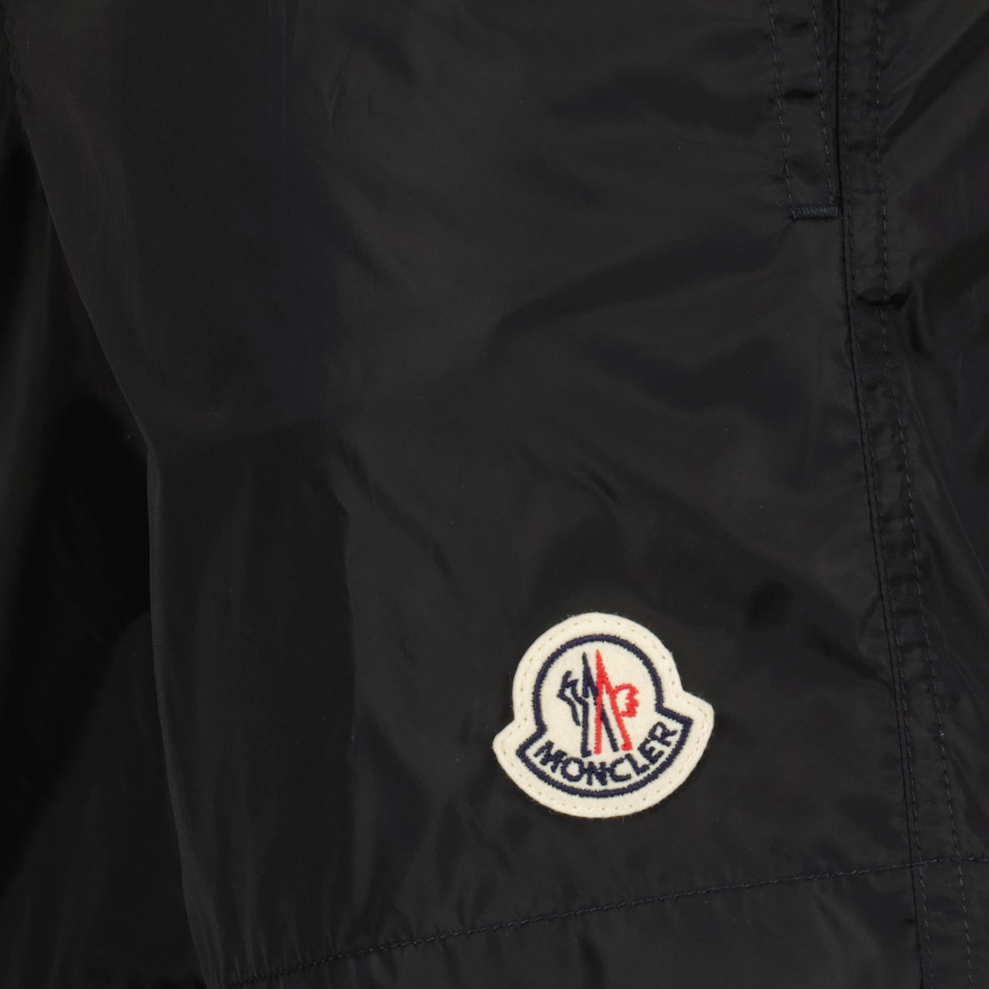 Image de l'article Maillot de bain bicolore noir et camel de la marque Moncler pour Homme - Saison Printemps-Été 2026 - Vue détaillée_2