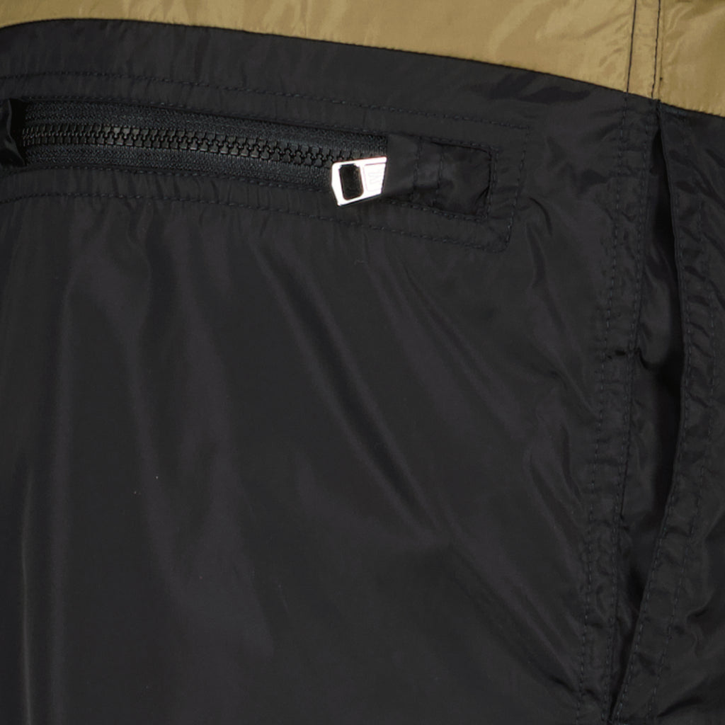 제품 이미지 몬클레ール 남성용 블랙과 카멜 이중 색상 수영복 - 2026년 봄-여름 - 상세 보기_1