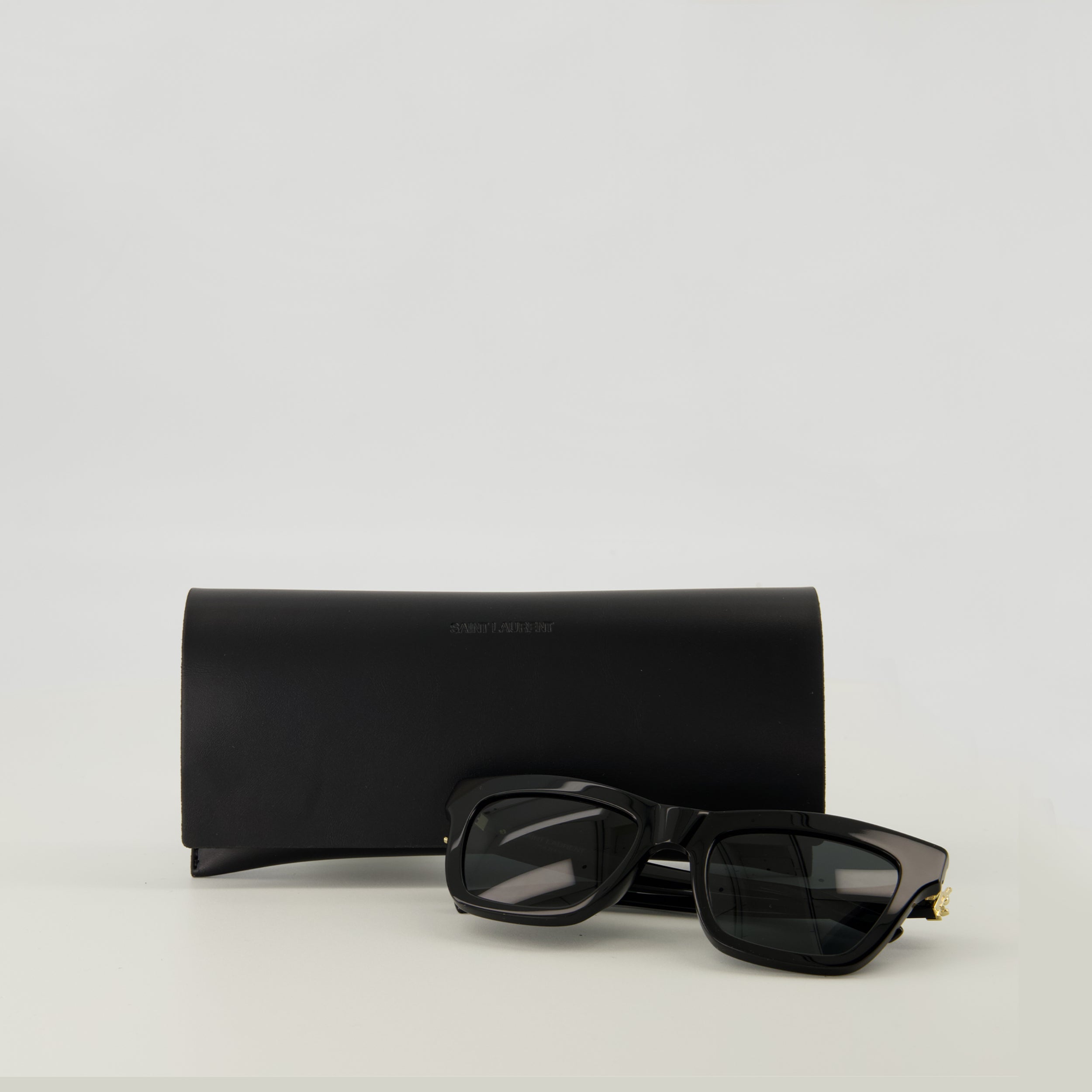 Image de l'article Lunettes de soleil M156 noir de la marque Saint Laurent pour Femme - Saison Printemps-Été 2026 - Vue de Dos