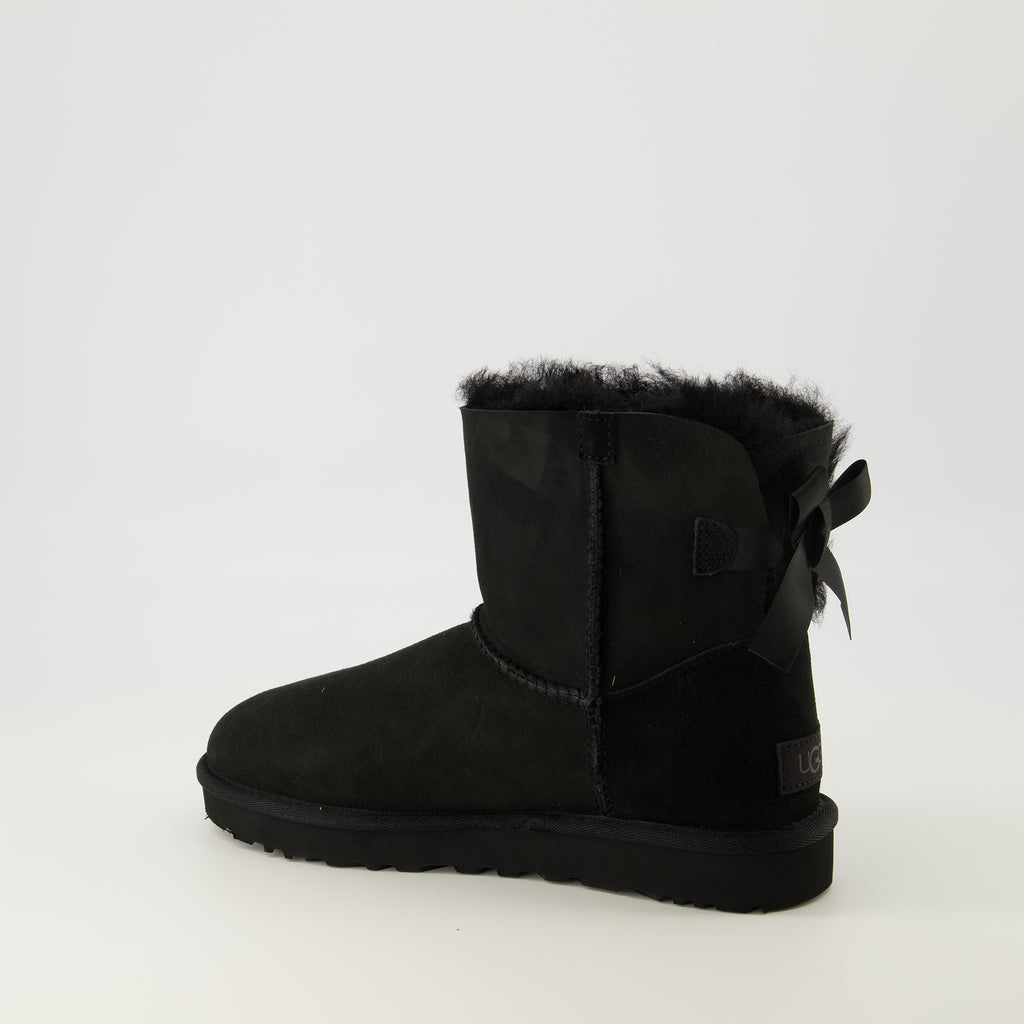 Image of the Ugg Mini Bailey Bow II boots for Women - Autumn-Winter 2025 - Three quarter back right view
