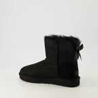 Image of the Ugg Mini Bailey Bow II boots for Women - Autumn-Winter 2025 - Three quarter back right view