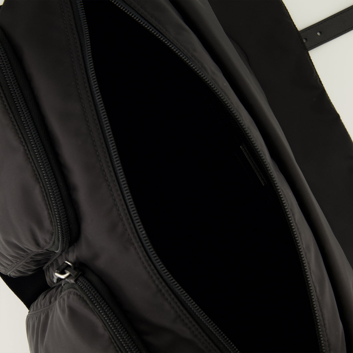 Sacs bandoulière Sac porté épaule en Re-Nylon noir Prada Noir Homme