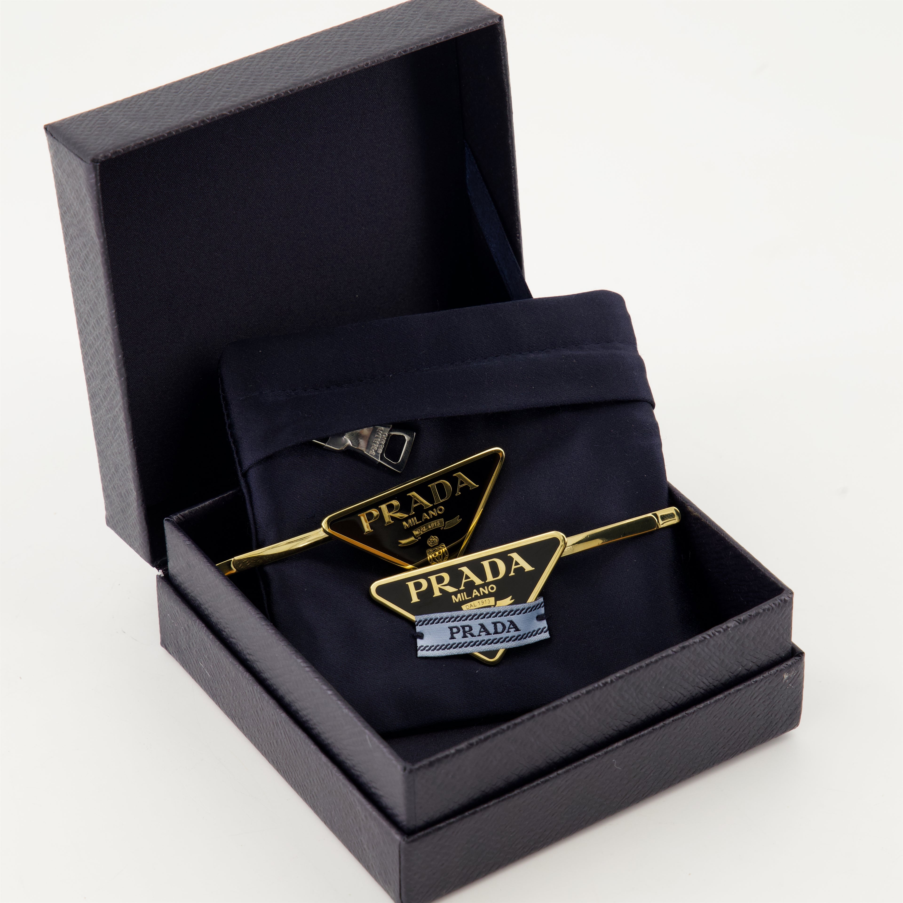 Chapeaux, casquettes et bonnets Épingles à cheveux Triangle Prada Noir Femme