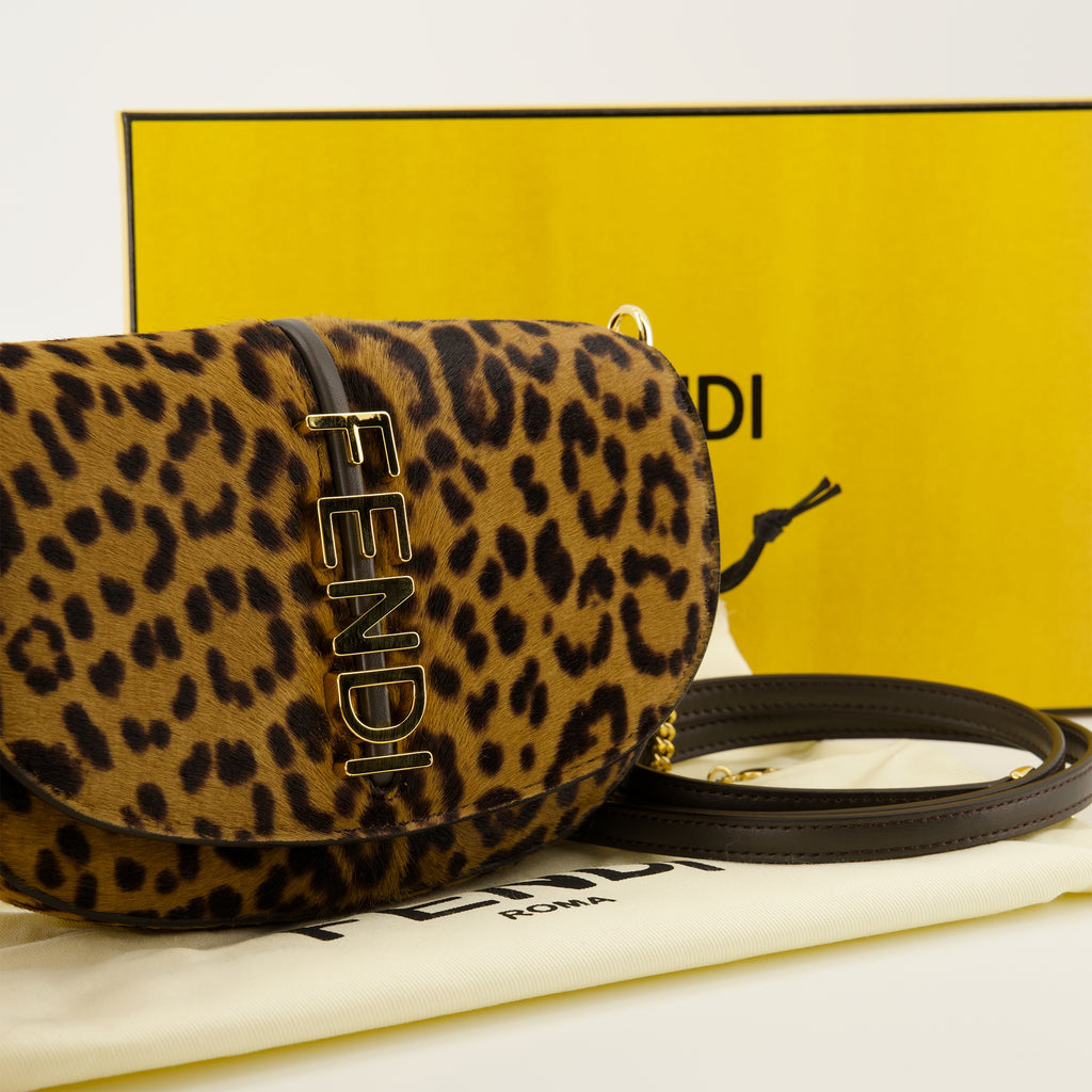 Imagen de la cartera Fendi Fendigraphy de estampado de leopardo marrón para mujer - Temporada Otoño-Invierno 2025 - Vista Detallada 2