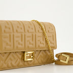 クロスボディバッグ Portefeuille en cuir à chaîne Fendi 茶色 Femme