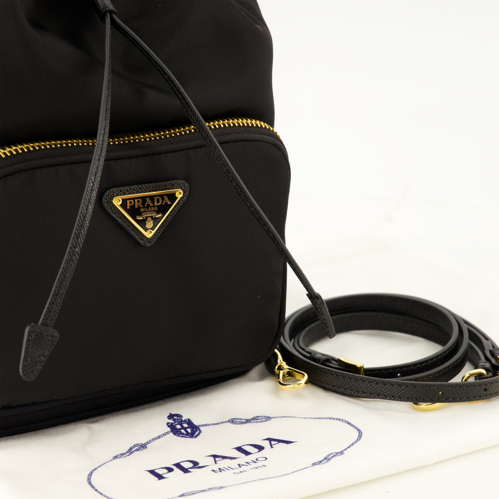 Sacs seau Sac seau Duet en Re-Nylon noir Prada Noir Femme