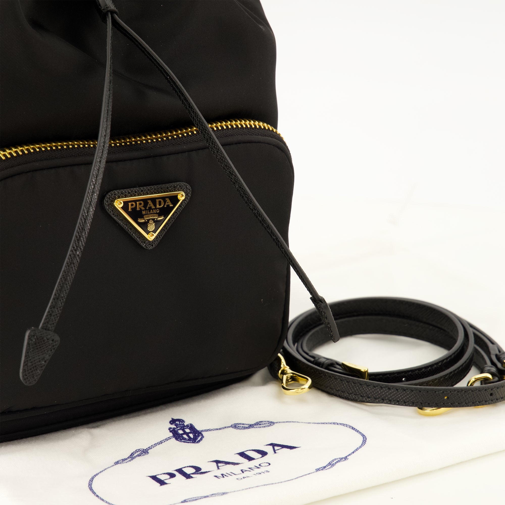 Sacs seau Sac seau Duet en Re-Nylon noir Prada Noir Femme