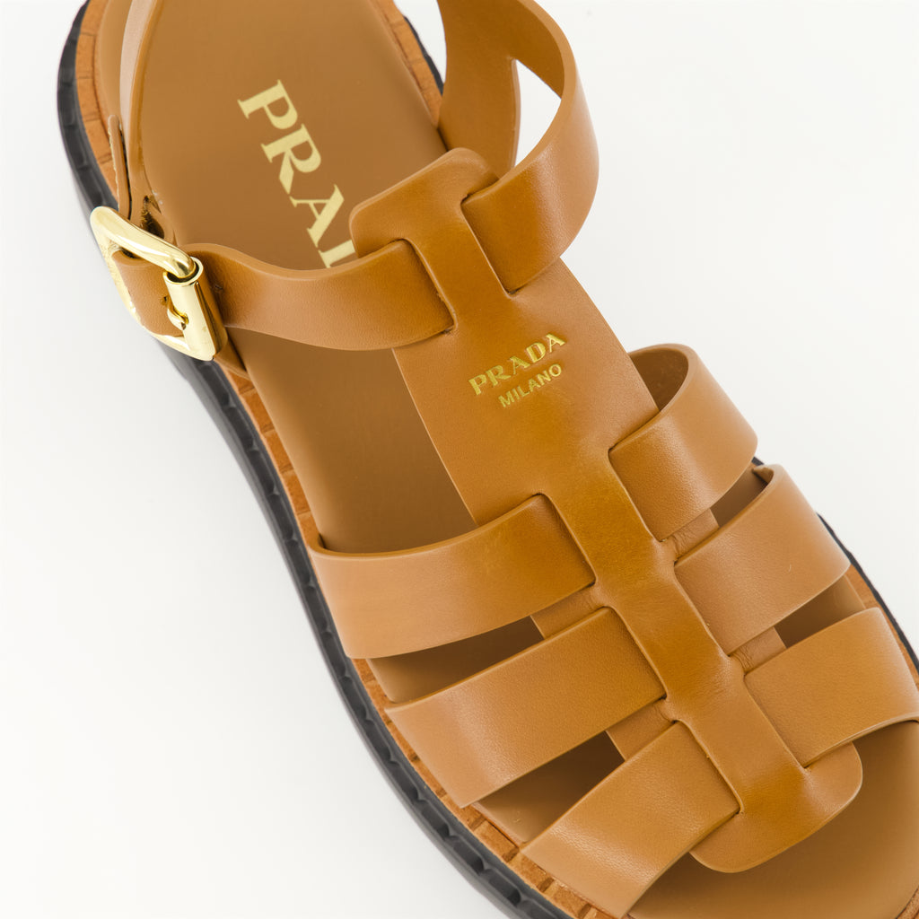 Chaussures ouvertes Sandales en cuir Prada Marron Femme