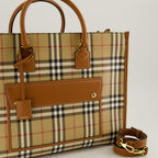 Sacs cabas Cabas Freya Burberry Beige Femme