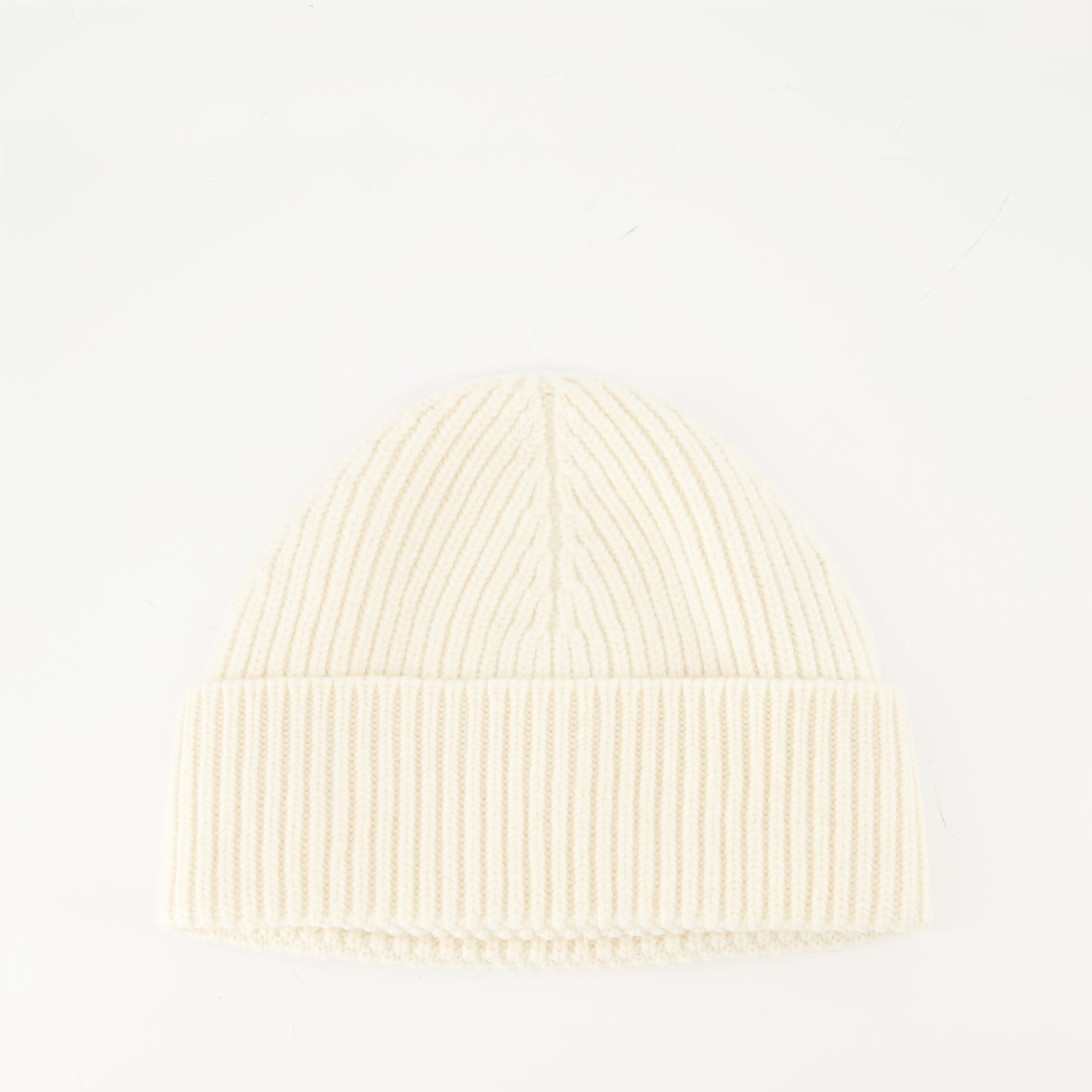 Image of the Ami Heart Beanie from the brand Ami PARIS for Unisex - Autumn-Winter Season 2025 - Back View