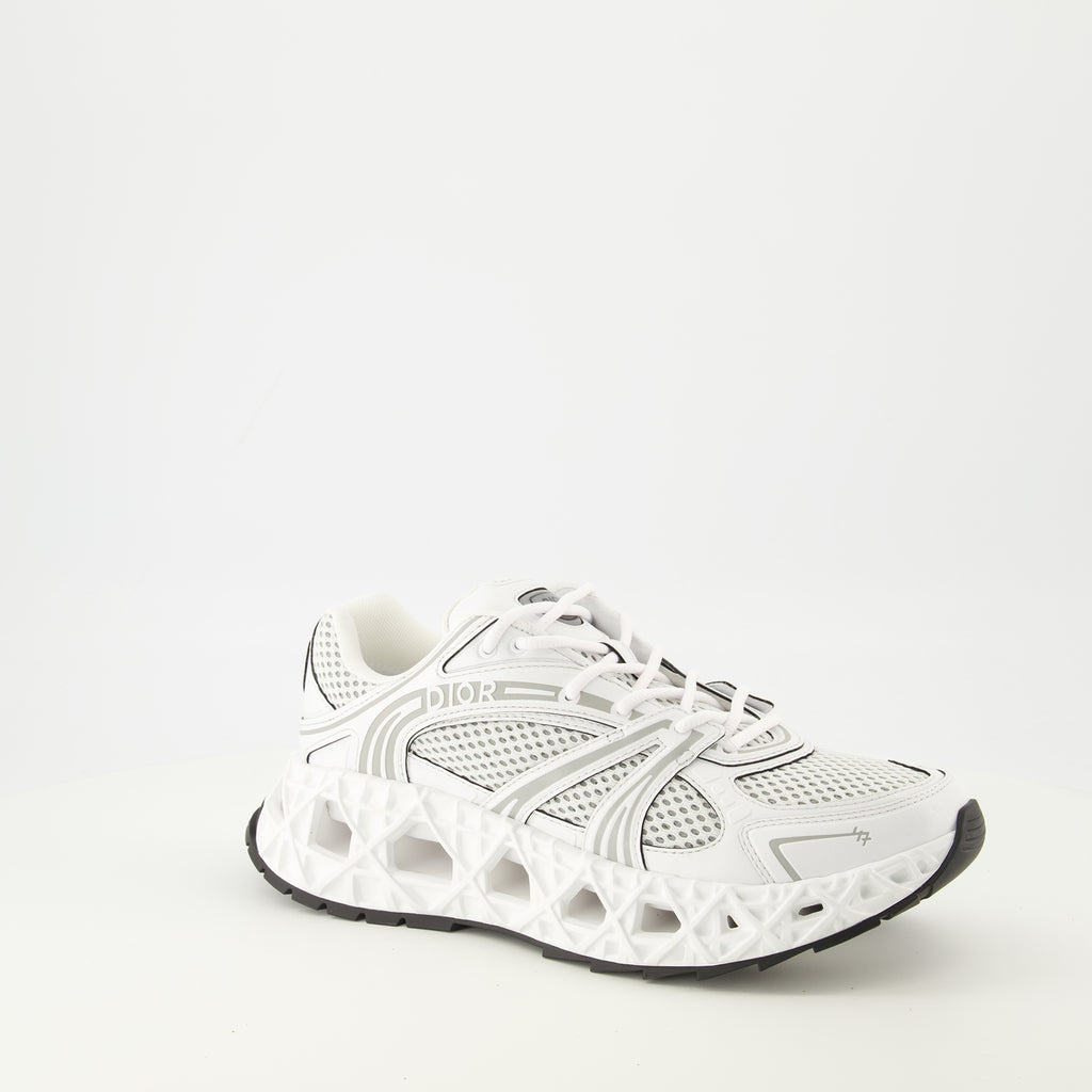 Bild des Dior B35 weißen Sneakers für Herren - Frühjahr-Sommer 2026 - Drei-Viertel-Ansicht von vorne rechts