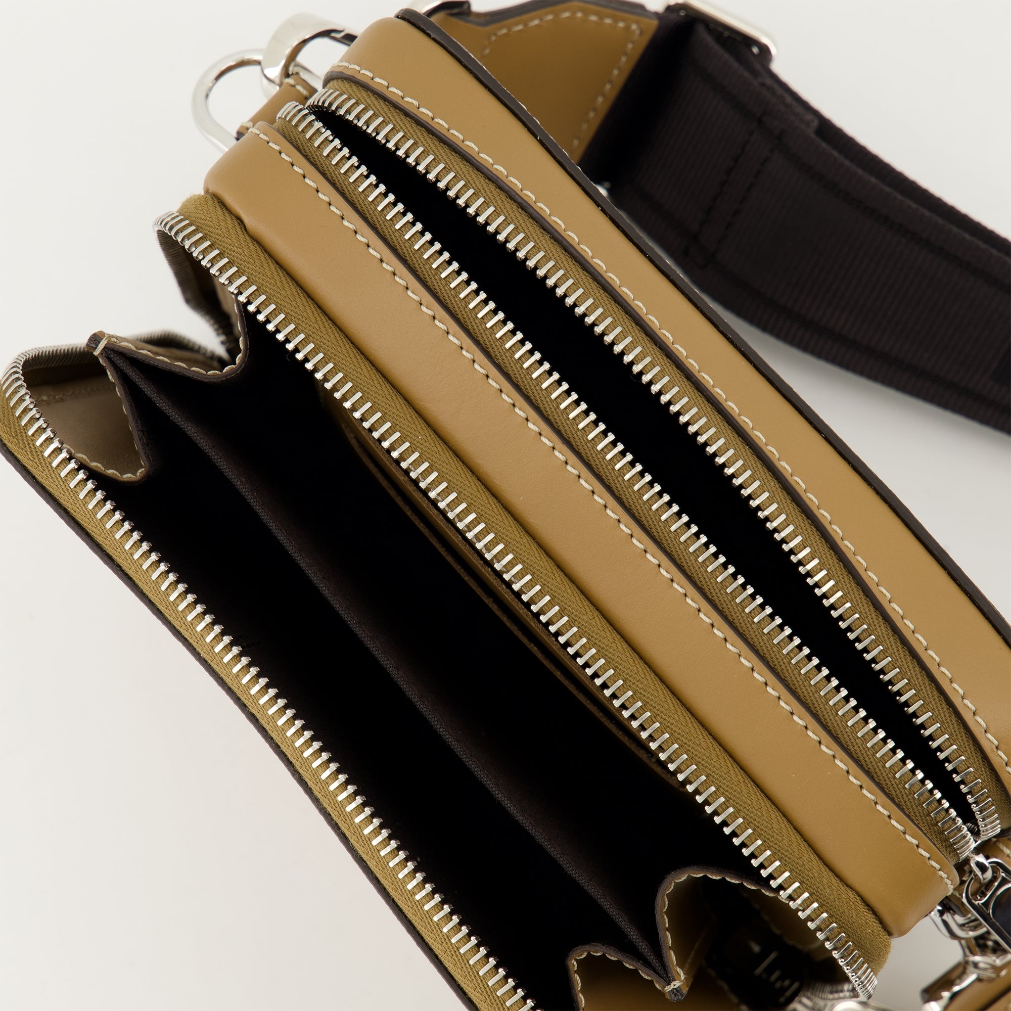 Sacs bandoulière Mini sac en cuir Fendi Marron Homme