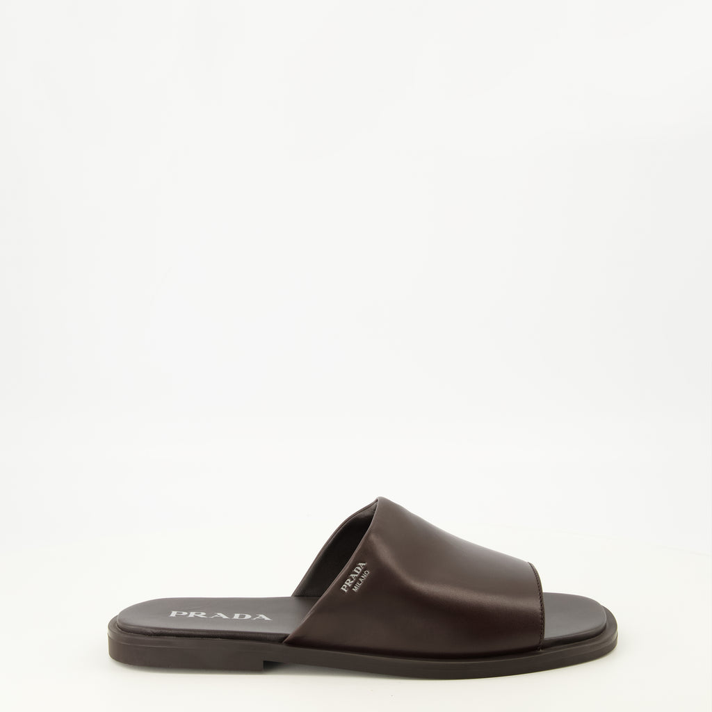 Chaussures ouvertes Mules en cuir marron Prada Marron Homme