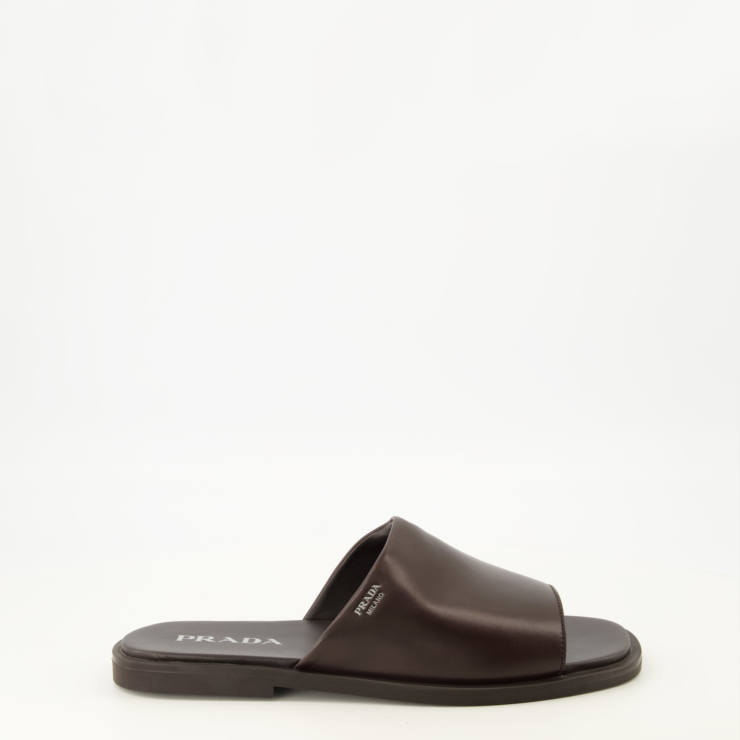 Chaussures ouvertes Mules en cuir marron Prada Marron Homme