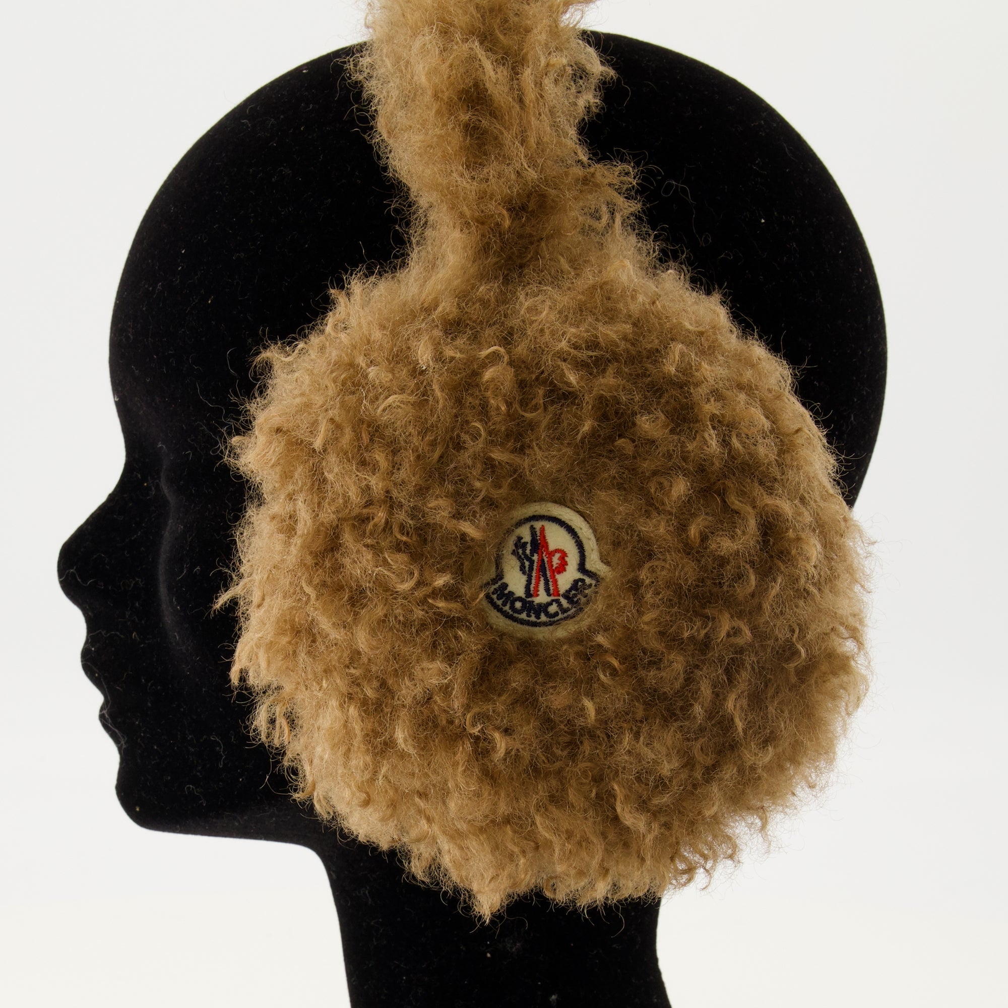 Image de l'article Cache-oreilles en Teddy de la marque Moncler pour Femme - Saison Automne-Hiver 2025 - Vue de Dos