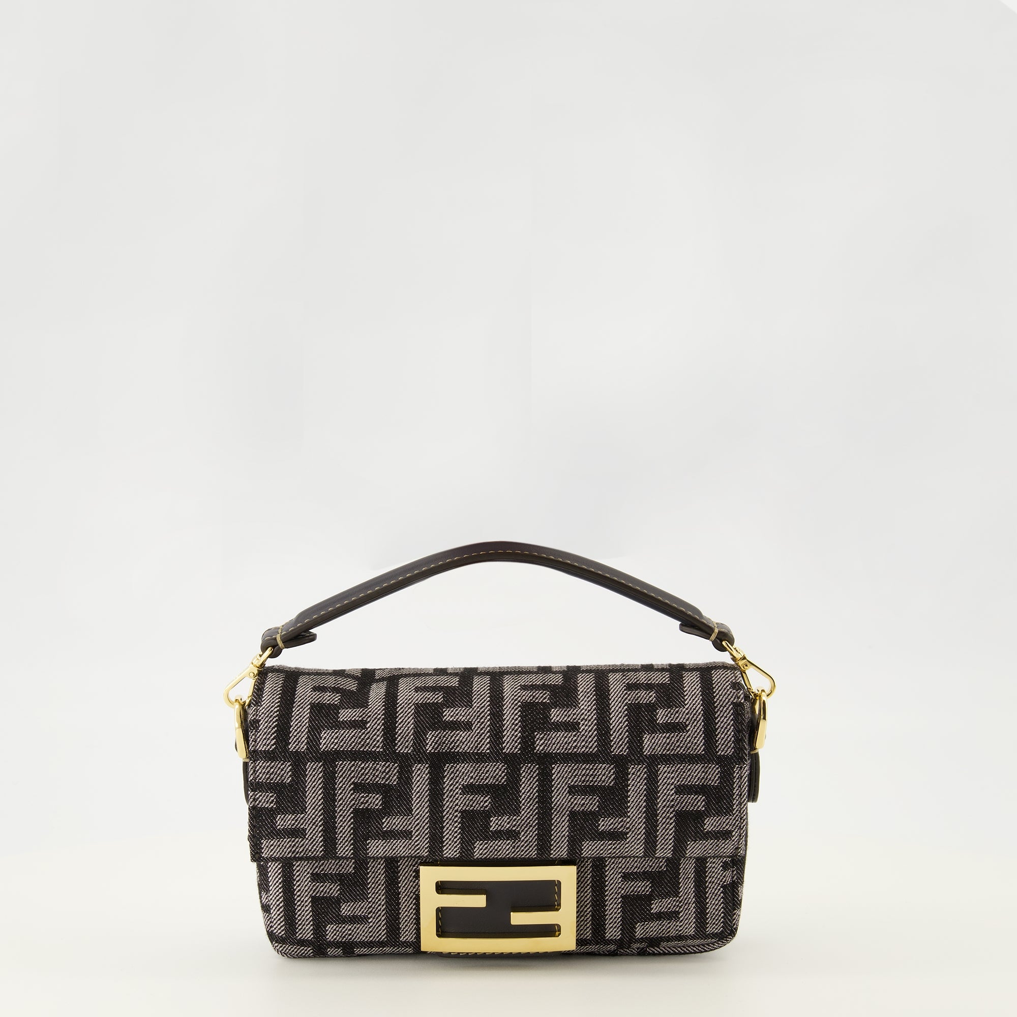Imagen del bolso mini Baguette en denim FF de la marca Fendi para Mujer - Temporada Otoño-Invierno 2025 - Vista Frontal