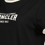 Image de l'article T-shirt à logo floqué noir de la marque Moncler pour Femme - Saison Printemps-Été 2026 - Vue détaillée_2