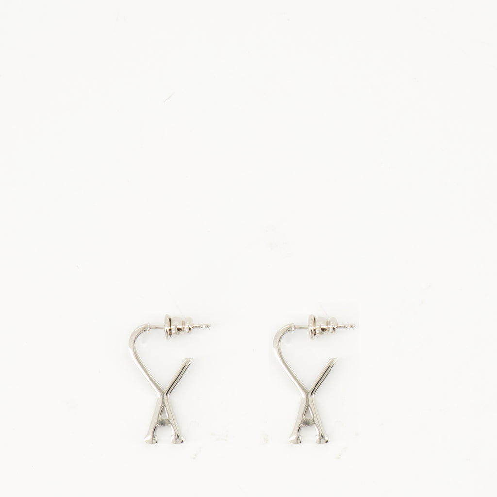 Ami PARIS ブランドの女性用 Ami de Coeur イヤリングの画像 - 秋冬 2025 シーズン - 正面からのビュー