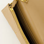 Image de l'article Portefeuilles Enveloppe à chaîne de la marque Saint Laurent pour Femme - Saison Automne-Hiver 2025 - Vue détaillée_3