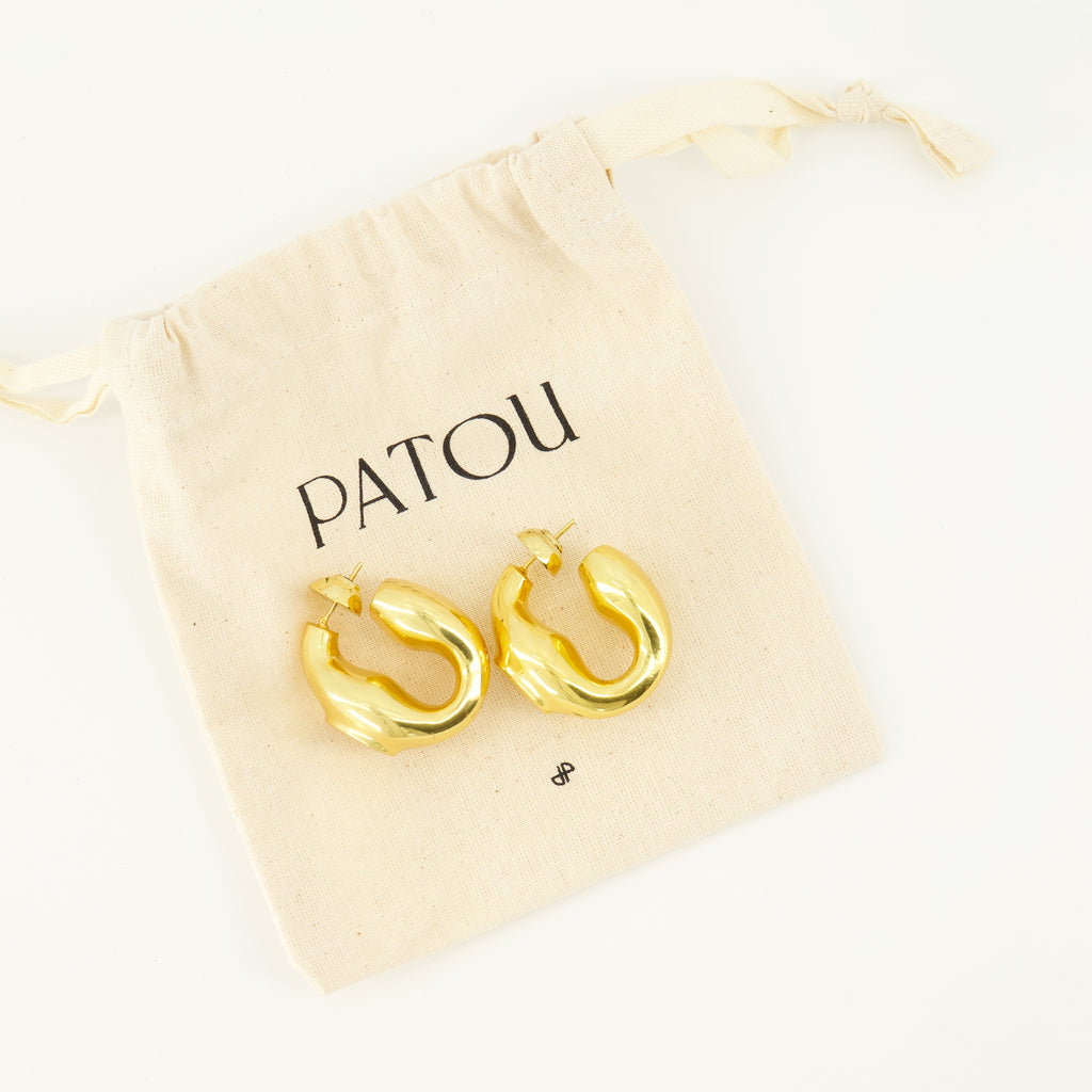 Image de l'article Boucles d'oreilles chevalière de la marque Patou pour Femme - Saison Automne-Hiver 2025 - Vue détaillée_3
