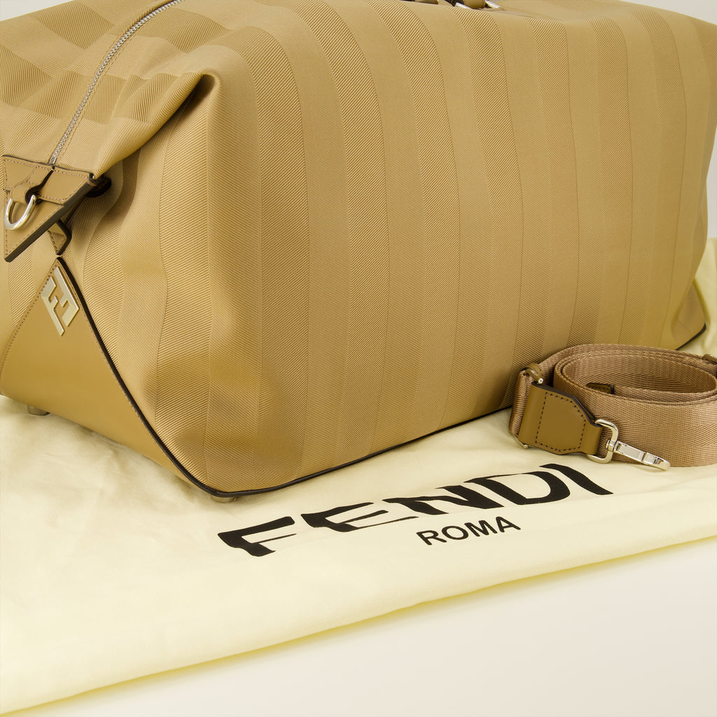 Sacs de sport et voyage Fendi Lui 48 Bolsa de Viagem em Nylon Bege Fendi Beige Homme