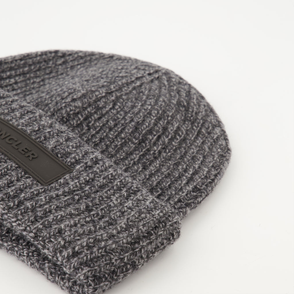 Image of the Moncler Men's Wool and Cashmere Beanie - Autumn-Winter 2025 - Detailed View_3