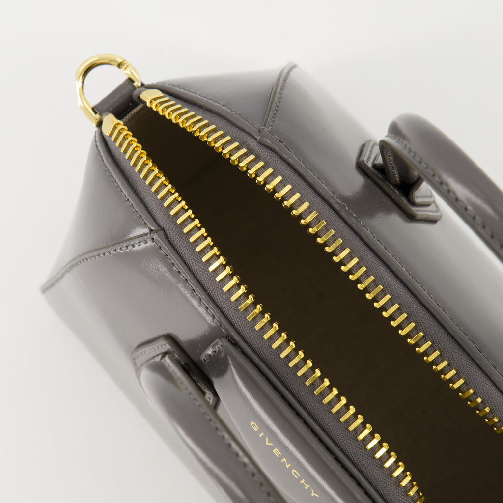 Sacs à main et épaule Mini sac Antigona Givenchy Gris Femme