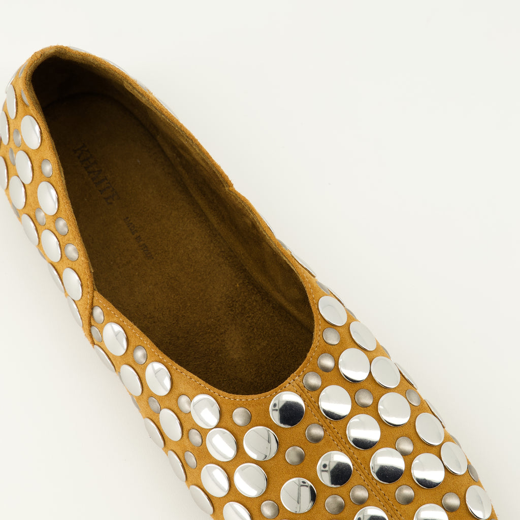 Image de l'article Ballerines Jane en daim marron de la marque Khaite pour Femme - Saison Printemps-Été 2026 - Vue détaillée de haut