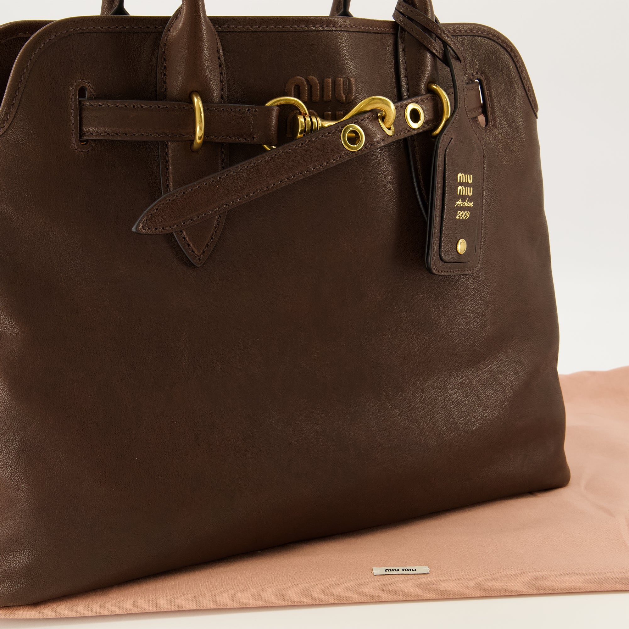 Sacs à main et épaule Sac Aventure en cuir nappa marron Miu Miu Marron Femme